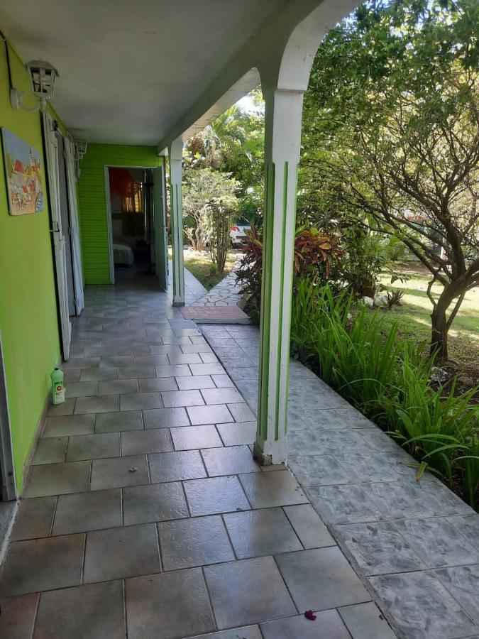Le Jardin De Massieux Apartamento Bouillante Exterior foto